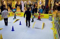 Tuo lapsesi Burton Riglet Parkiin Kyläkaupan urheiluosastolle lauantaina 10.12.2016 klo 12-18 testaamaan miltä lumilautailun riemu tuntuu.