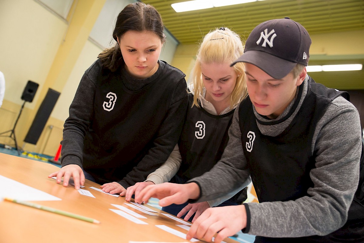 Taitaja9-kilpailussa menestyy näppäryydellä, loogisella päättelykyvyllä ja tiimityötaidoilla. Ähtärin joukkueessa tehtäviä ratkoivat Aatu Varjanto, Jasmin Jokiaho ja Jasmin Suopelto.