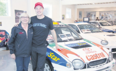 Helena ja Jari-Matti Latvalan mielestä alkuperäisessä kunnossa oleva Carlos Sainzille tehty Toyota Corolla WRC -99 on yksi ralliautonäyttelyn kiinnostuksen kohteista