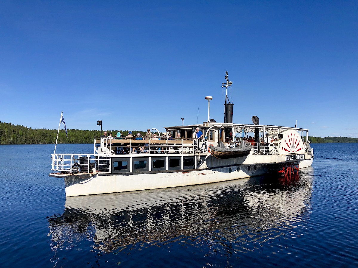 Siipirataslaiva Elias Lönnrotin kotisatama on nyt Hotelli Keurusselän ranta.