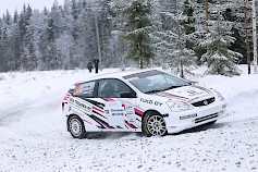 Sanna-Kaisa Tiilikan vauhti junnujen SM-sarjan talviralleissa lupaa kiireitä miehisille kilpakumppaneille kesän soraralleissa. (Kuva: Jouni Laakso)