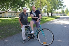 Lappajärven Veikkojen yleisurheilujaoston puuhamies Matti Takala ja vapaa-aikasihteeri Anssi Kuusela visioivat tulevaa pyöräilyä.