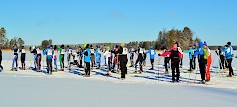 Kettusaarihiihdossa on perinteisesti riittänyt osanottajia. Kuva: Sanna Syrjälä.