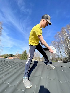 Kyläkaupalla järjestetään lauantaina 13.5. klo 10 alkaen koko perheen iloinen ja ilmainen frisbeegolf-kisa: Tuuri Extreme Discgolf.