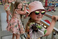 Maailman suurin lapsille ilmainen huvipuisto Miljoona Tivoli kieputtaa kaikenikäisiä Kyläkaupan tapahtuma-alueella koko kesän aina 11.8.2024 asti.