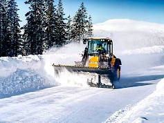 Matekolta kerrotaan, että tulevaisuudessa sähkökäyttöisten koneiden ennustetaan lisääntyvän. Koneet testataan vaativissa oloissa, Suomen Lapissa.